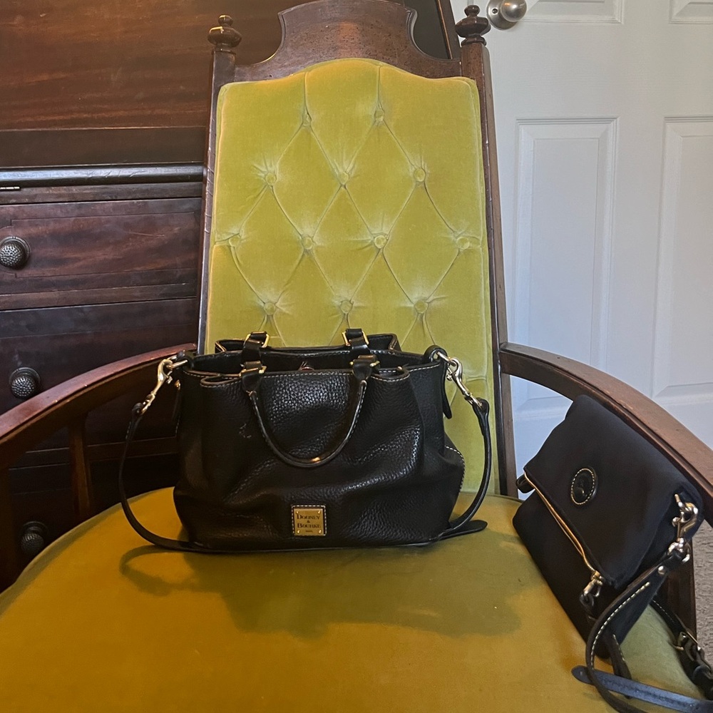 Dooney & Bourke leather bag set. Black crossbody bag and handbag.